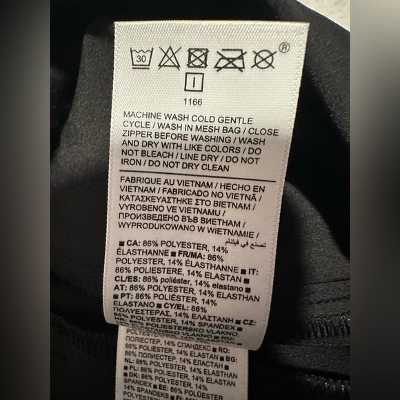 Athleta Black Endless Pleated Skort Size 4 - Picture 9 of 13